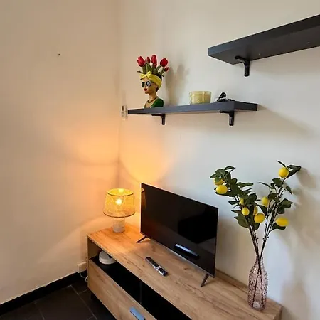 La Limoncello, Sunny & Spacious Апартаменты *